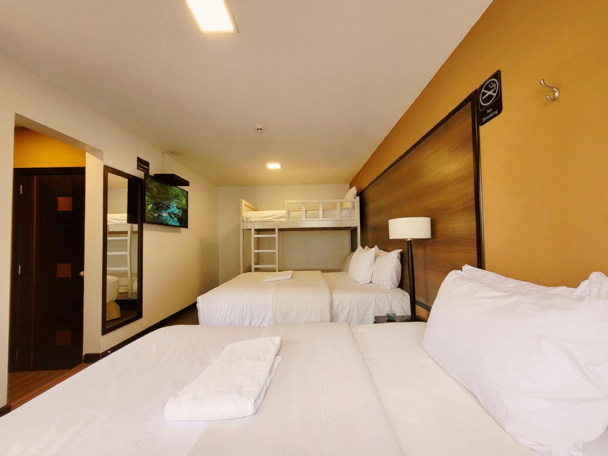 La Farola Hotel 3*